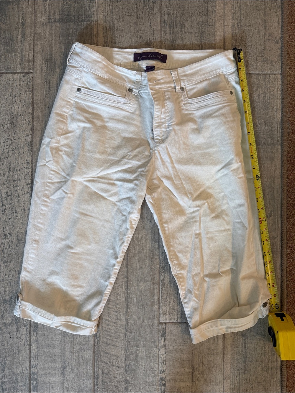 Women’s Gloria Vanderbilt White Capris
